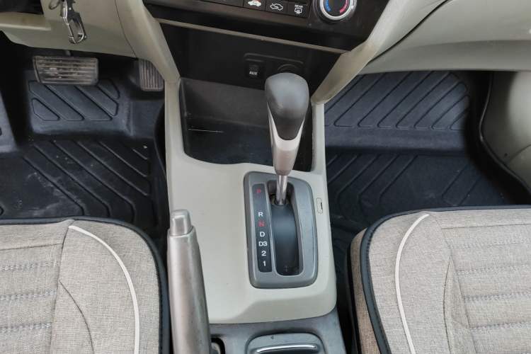 Used Honda Civic 2012 1.8L automatic comfort version Interior 6