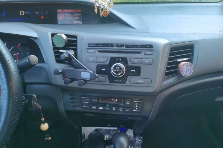 Used Honda Civic 2012 1.8L automatic luxury edition Audio And AC Panel