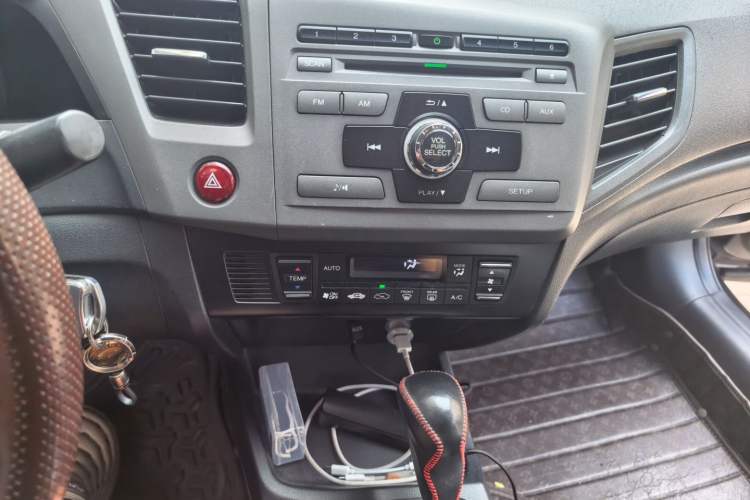 Used Honda Civic 2012 1.8L automatic luxury edition Audio And AC Panel