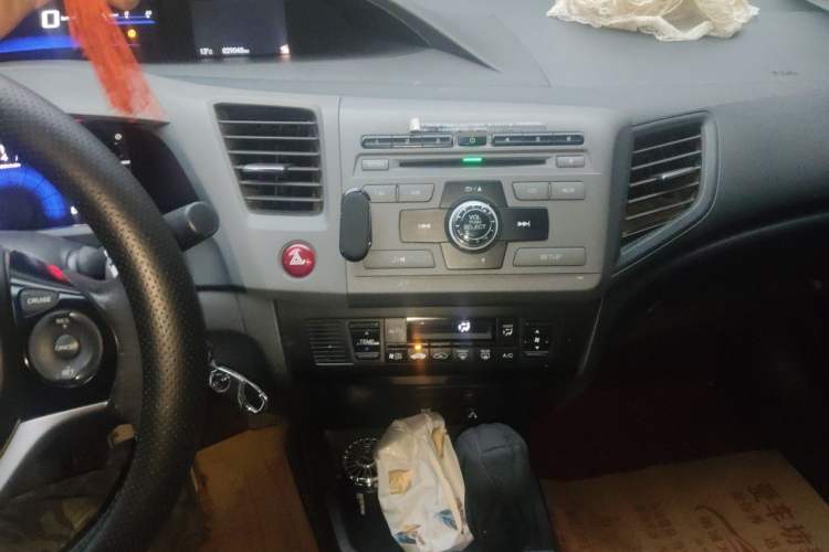 Used Honda Civic 2012 1.8L automatic luxury edition Audio And AC Panel