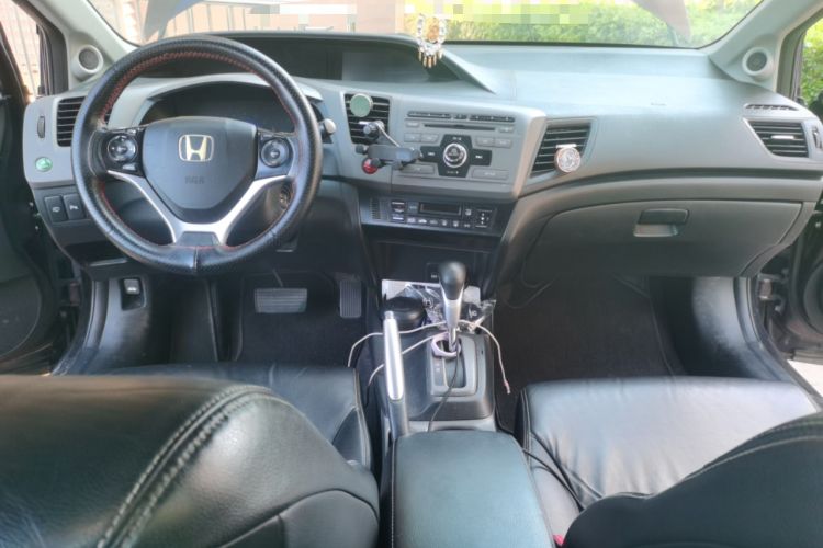 Used Honda Civic 2012 1.8L automatic luxury edition Center Console