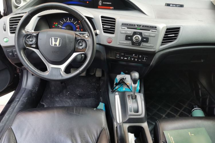 Used Honda Civic 2012 1.8L automatic luxury edition Center Console