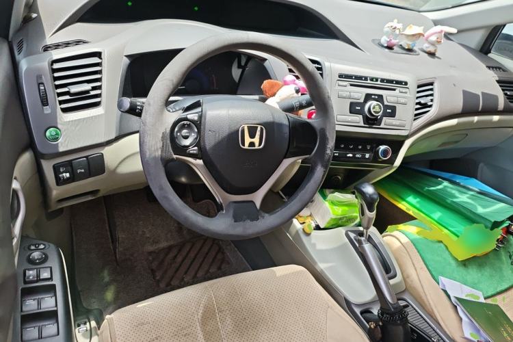 Used Honda Civic 2012 1.8L automatic comfort version Center Console