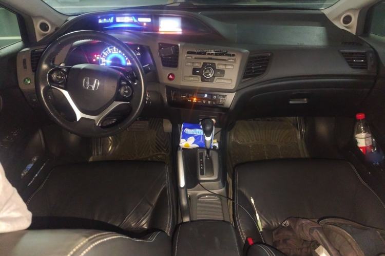 Used Honda Civic 2012 1.8L automatic luxury edition Center Console