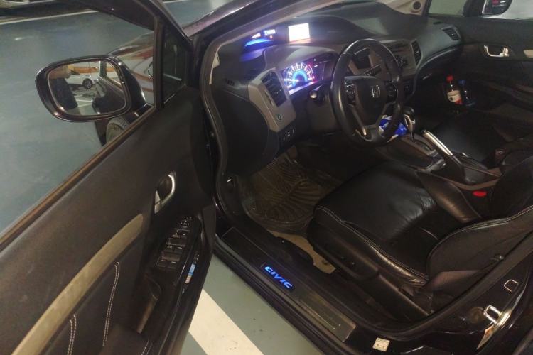 Used Honda Civic 2012 1.8L automatic luxury edition Driver Seat