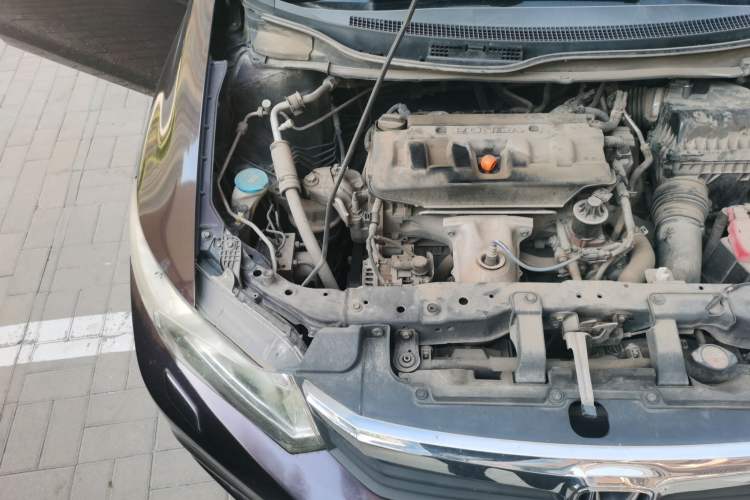 Used Honda Civic 2012 1.8L automatic luxury edition Engine Bay Right