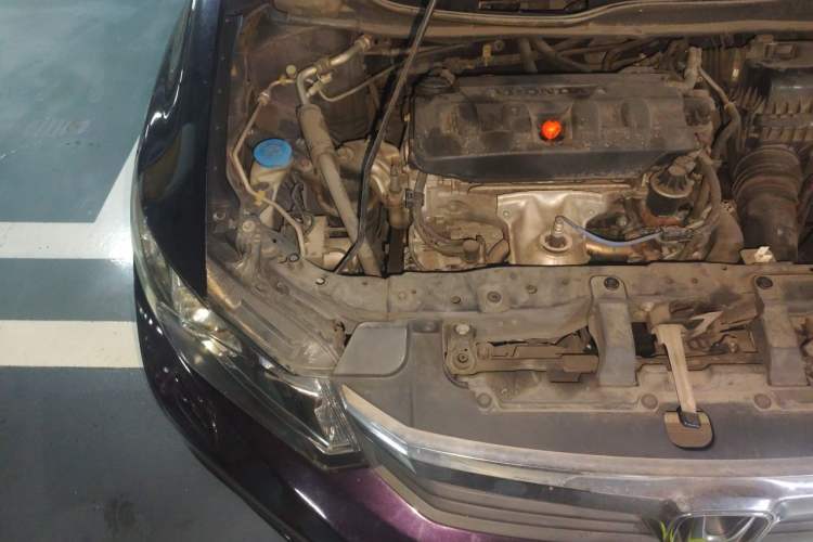 Used Honda Civic 2012 1.8L automatic luxury edition Engine Bay Right