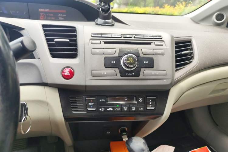 Used Honda Civic 2012 1.8L automatic luxury edition Audio And AC Panel