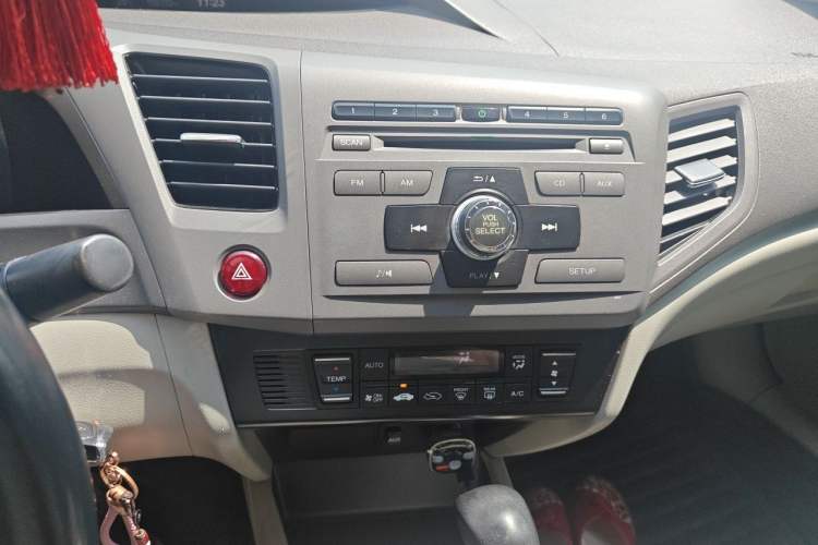Used Honda Civic 2012 1.8L automatic luxury edition Audio And AC Panel