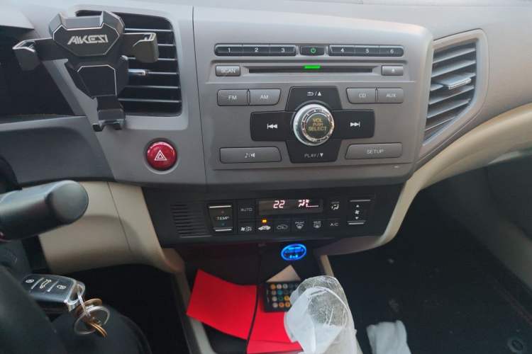 Used Honda Civic 2012 1.8L automatic luxury edition Audio And AC Panel