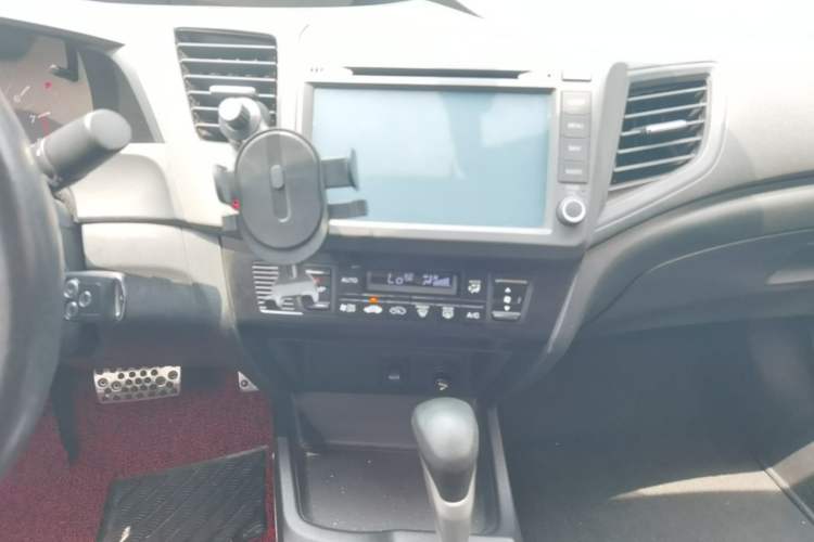 Used Honda Civic 2012 1.8L automatic luxury edition Audio And AC Panel