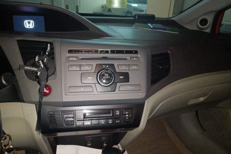 Used Honda Civic 2012 1.8L automatic luxury edition Audio And AC Panel