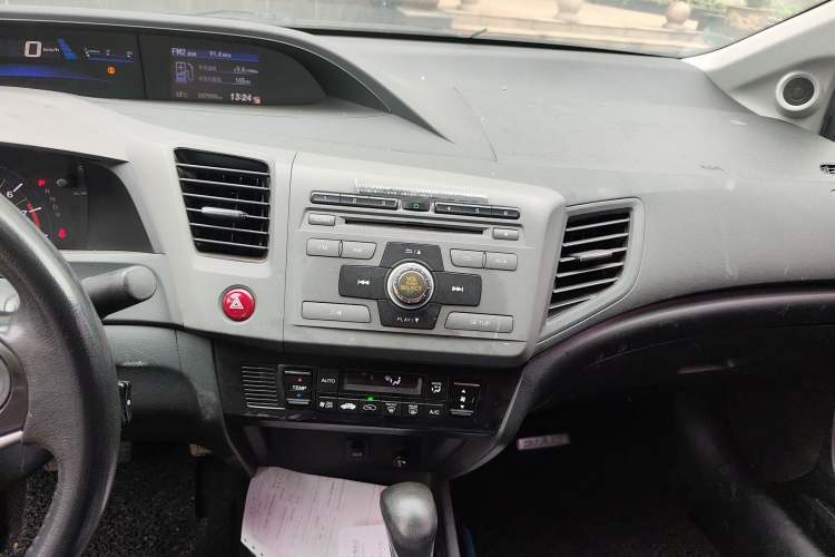 Used Honda Civic 2012 1.8L automatic luxury edition Audio And AC Panel