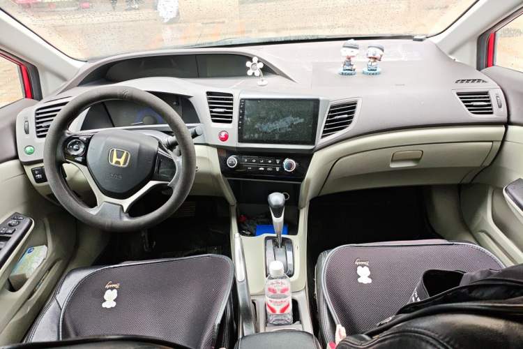 Used Honda Civic 2012 1.8L automatic comfort version Center Console