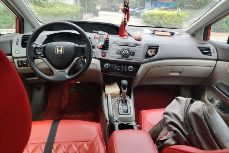 Used Honda Civic 2012 1.8L automatic comfort version Center Console