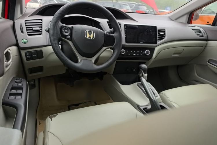 Used Honda Civic 2012 1.8L automatic comfort version Center Console