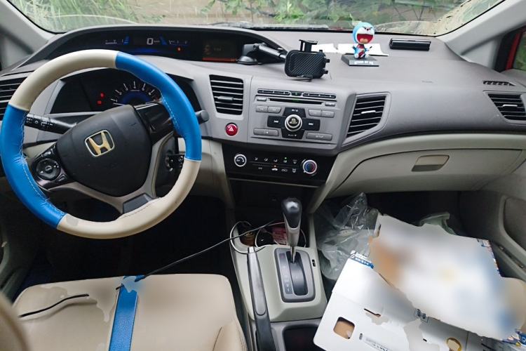 Used Honda Civic 2012 1.8L automatic comfort version Center Console