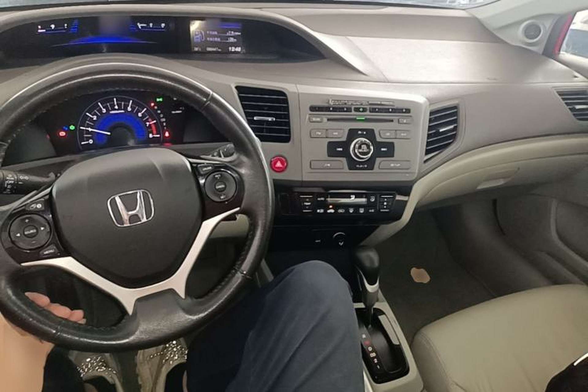 Used Honda Civic 2012 1.8L automatic comfort version Center Console