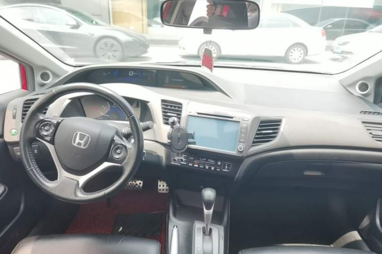 Used Honda Civic 2012 1.8L automatic luxury edition Center Console