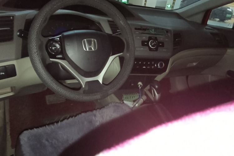 Used Honda Civic 2012 1.8L automatic comfort version Center Console
