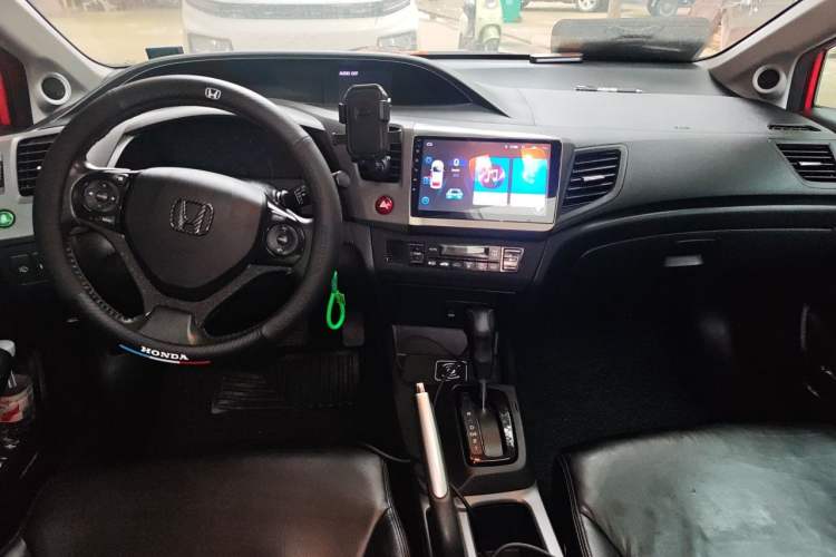 Used Honda Civic 2012 1.8L automatic luxury edition Center Console