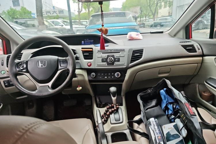 Used Honda Civic 2012 1.8L automatic comfort version Center Console