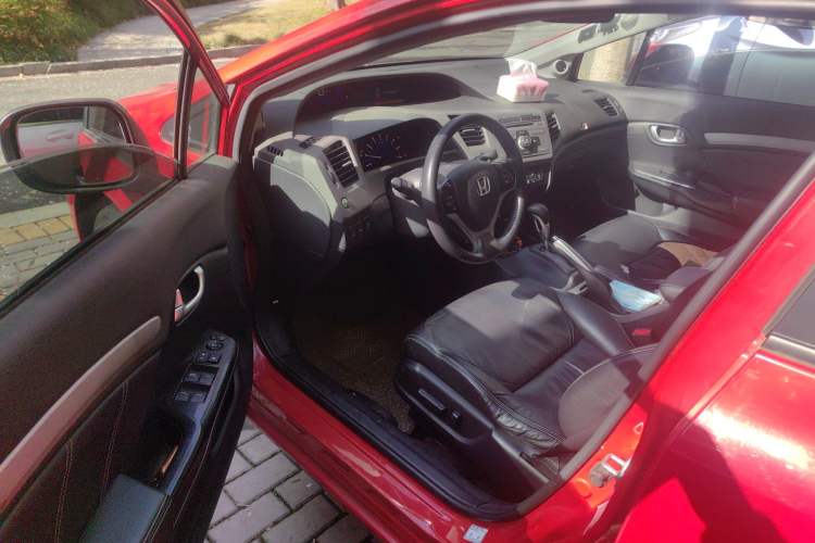 Used Honda Civic 2012 1.8L automatic luxury edition Driver Seat