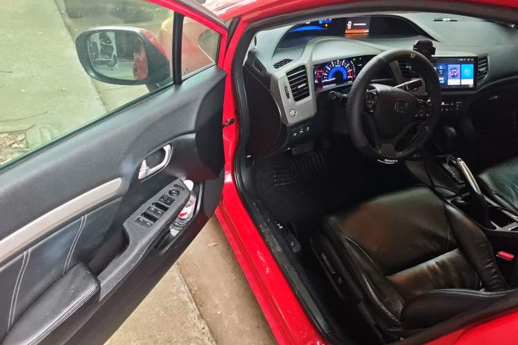 Used Honda Civic 2012 1.8L automatic luxury edition Driver Seat
