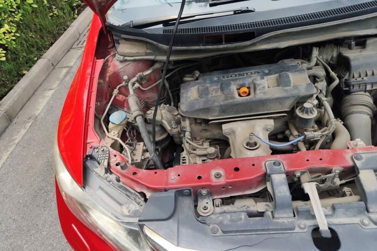 Used Honda Civic 2012 1.8L automatic luxury edition Engine Bay Right