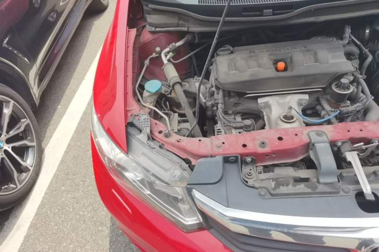 Used Honda Civic 2012 1.8L automatic luxury edition Engine Bay Right