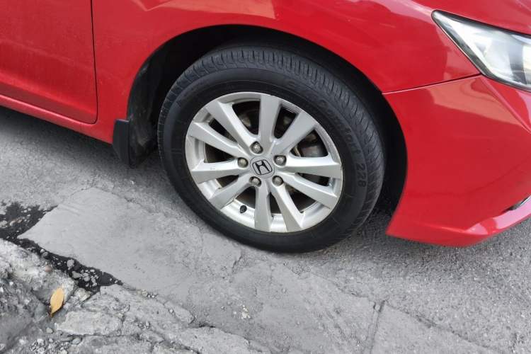 Used Honda Civic 2012 1.8L automatic luxury edition Right Front Wheel Hub