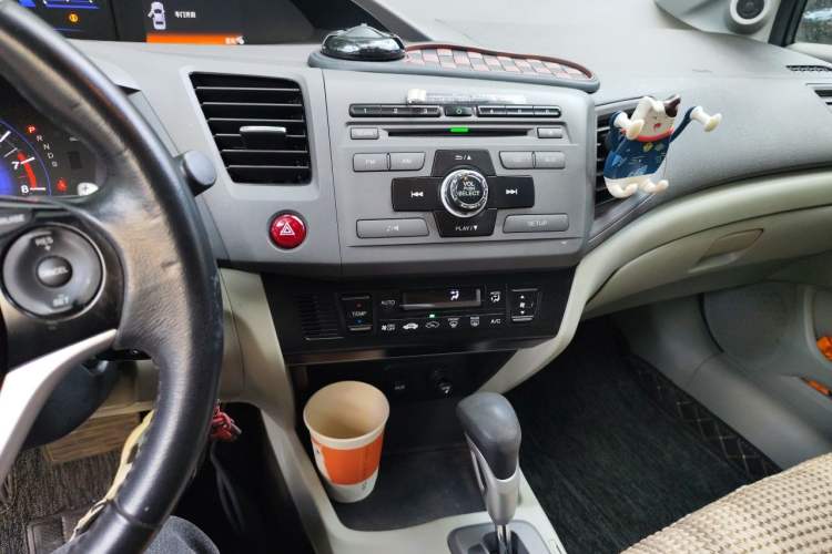 Used Honda Civic 2012 1.8L automatic luxury edition Audio And AC Panel