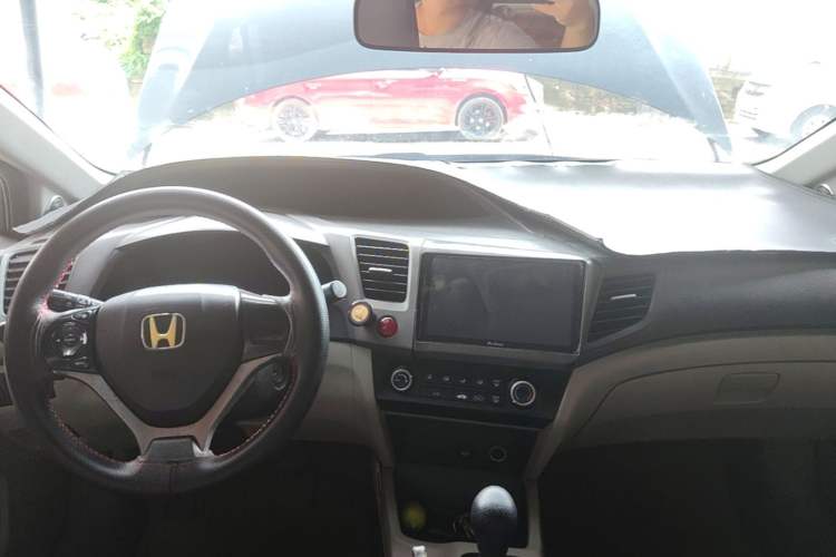 Used Honda Civic 2012 1.8L manual Comfort version Center Console