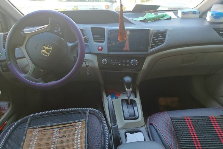 Used Honda Civic 2012 1.8L automatic comfort version Center Console