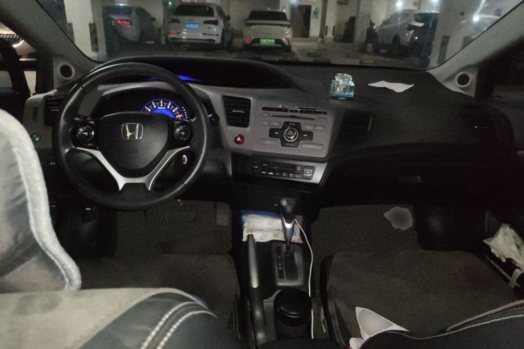 Used Honda Civic 2012 1.8L automatic luxury edition Center Console