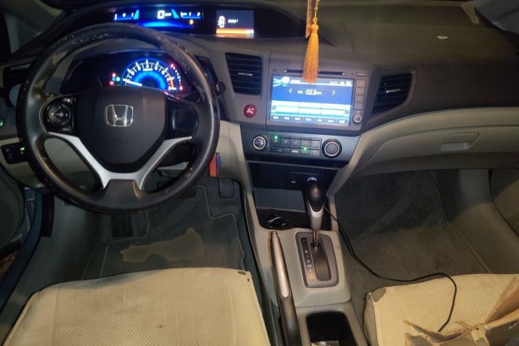 Used Honda Civic 2012 1.8L automatic comfort version Center Console