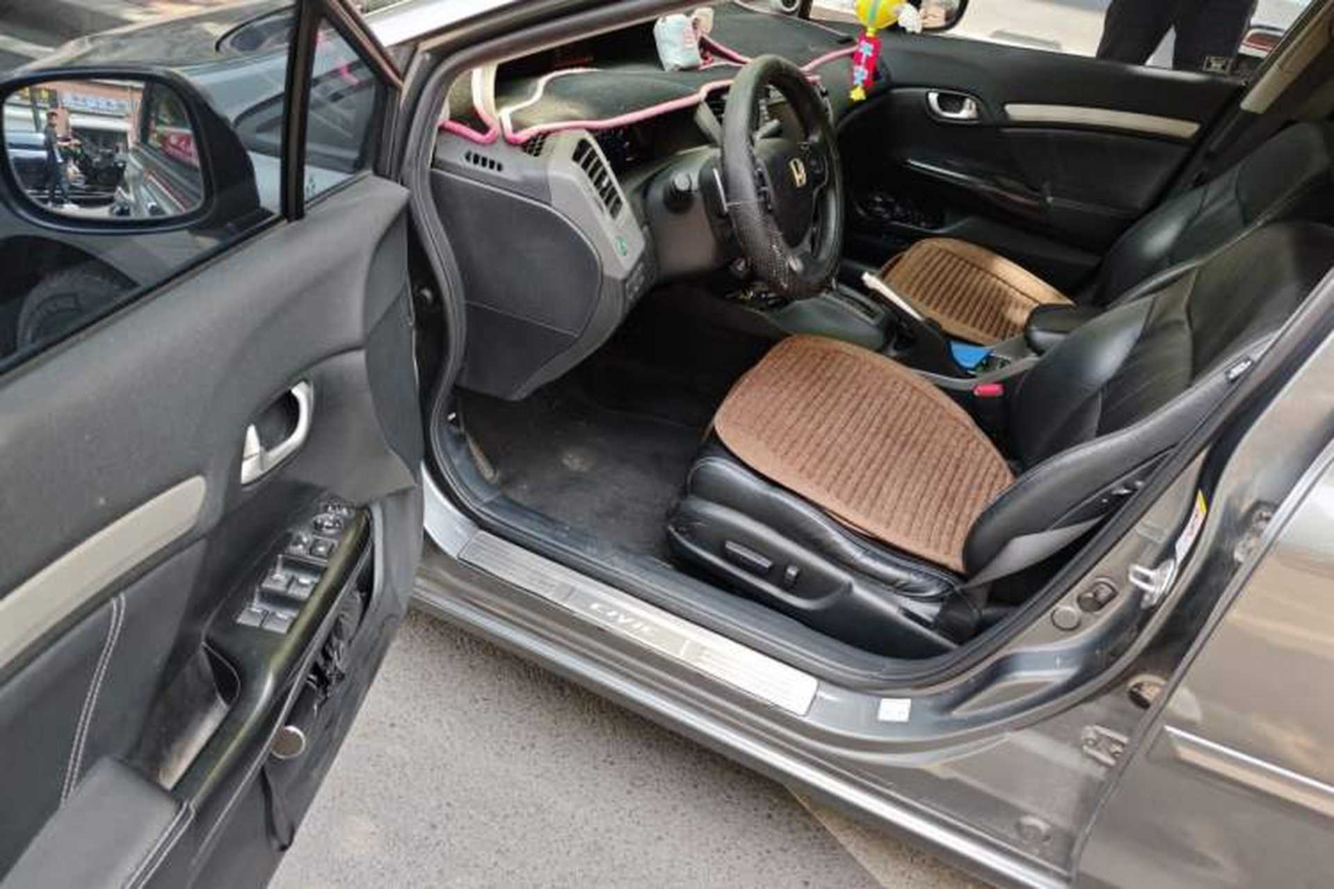 Used Honda Civic 2012 1.8L Automatic Luxury Navigation Edition Driver Seat