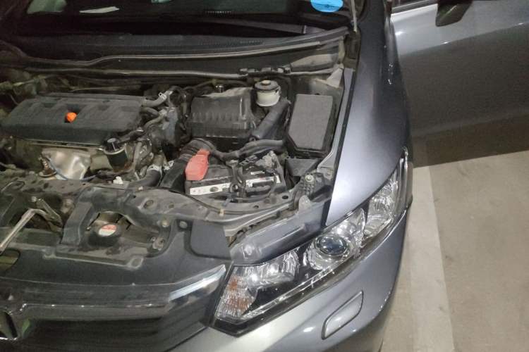 Used Honda Civic 2012 1.8L automatic luxury edition Engine Bay Left