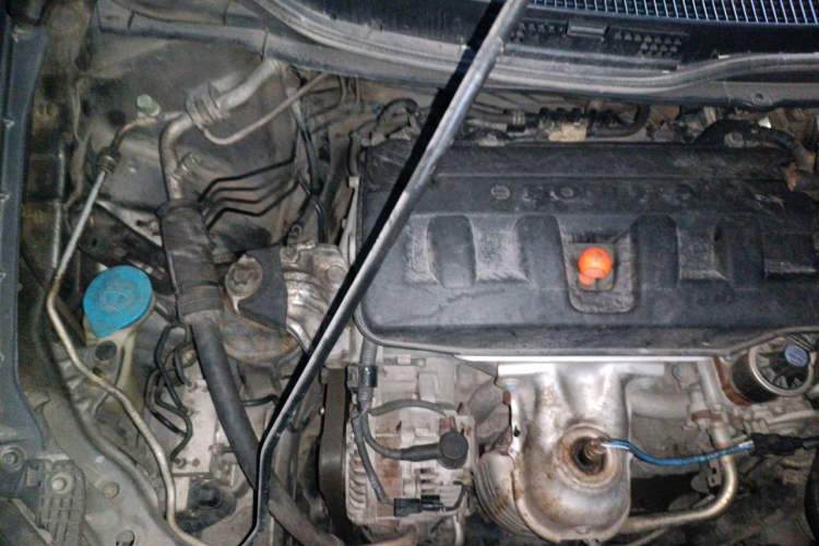 Used Honda Civic 2012 1.8L automatic luxury edition Engine Bay Right