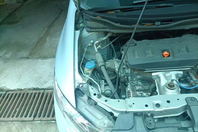 Used Honda Civic 2012 1.8L automatic luxury edition Engine Bay Right
