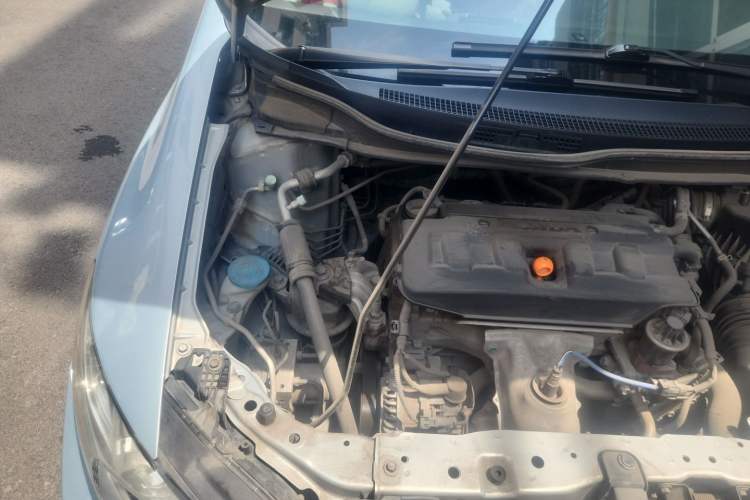 Used Honda Civic 2012 1.8L automatic luxury edition Engine Bay Right