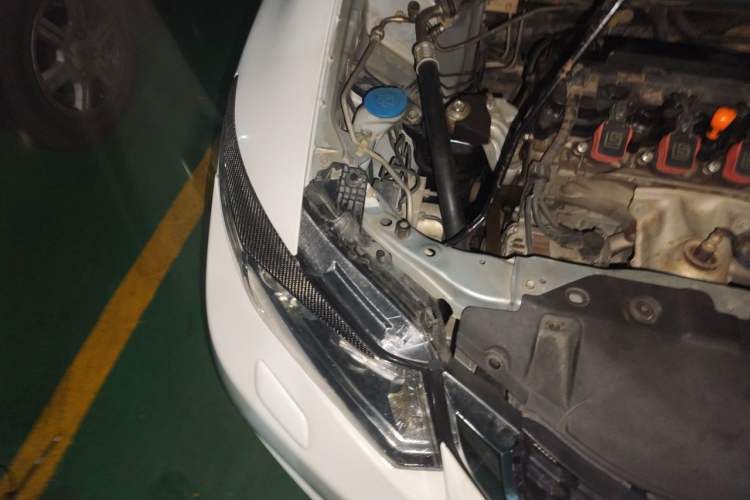 Used Honda Civic 2012 1.8L automatic luxury edition Engine Bay Right