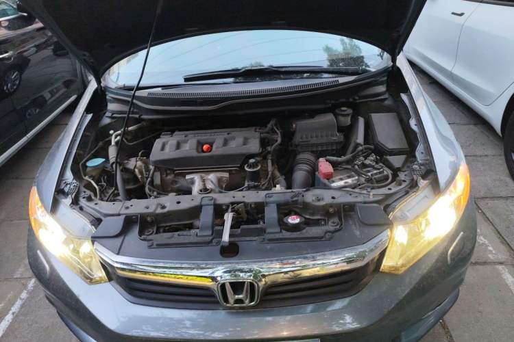 Used Honda Civic 2012 1.8L automatic luxury edition Engine Bay