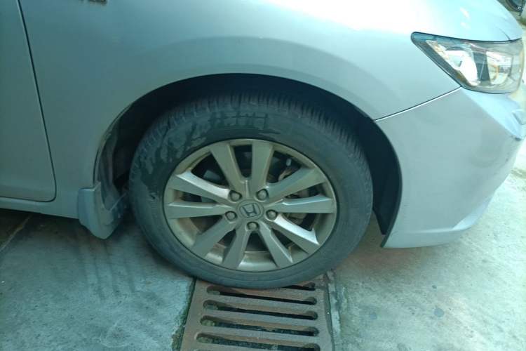 Used Honda Civic 2012 1.8L automatic luxury edition Right Front Wheel Hub