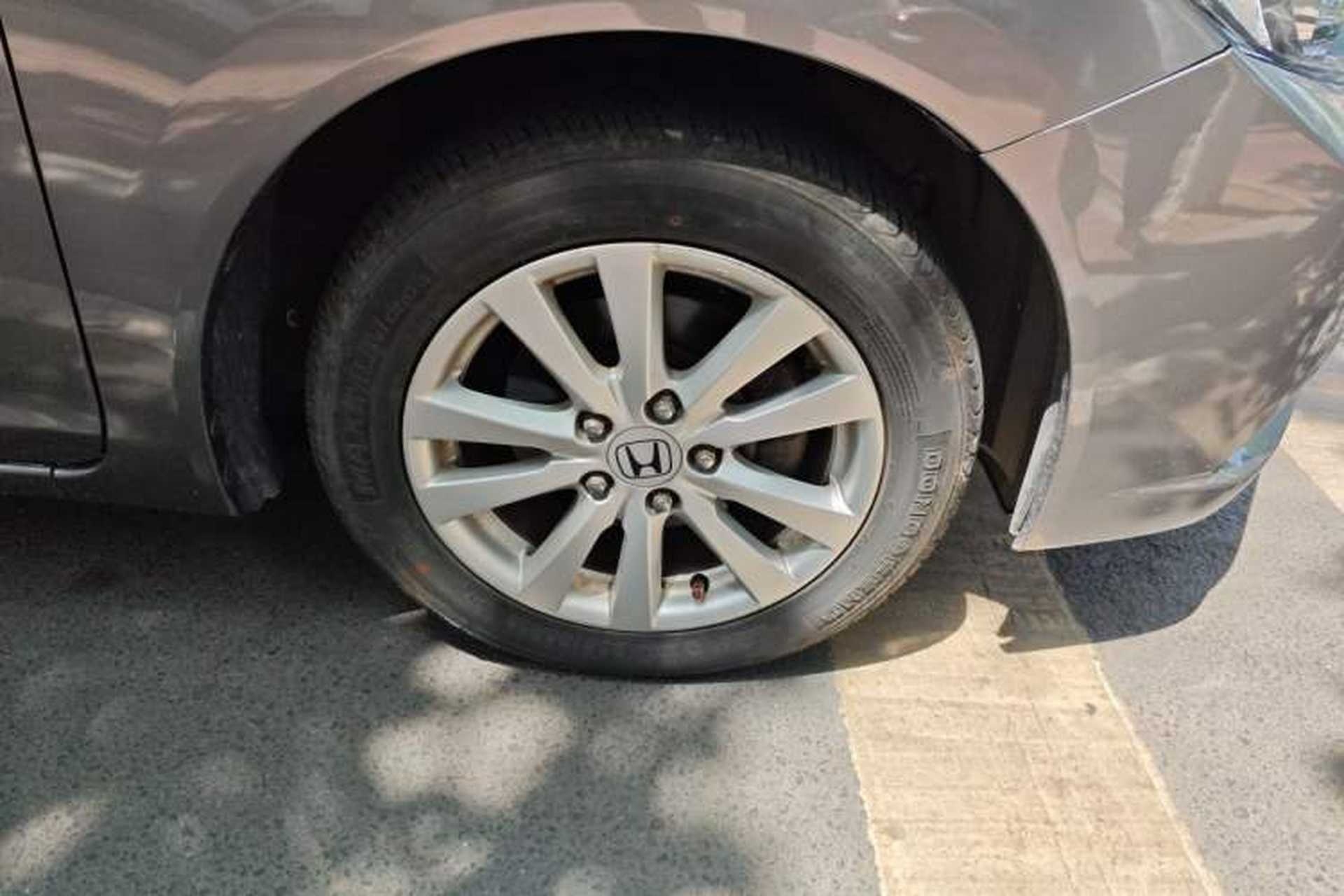 Used Honda Civic 2012 1.8L Automatic Luxury Navigation Edition Right Front Wheel Hub