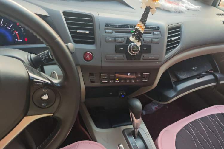Used Honda Civic 2012 1.8L automatic luxury edition Audio And AC Panel