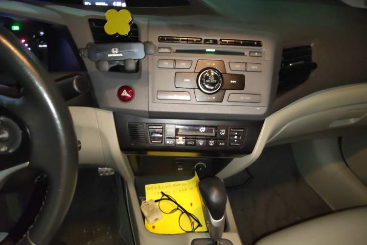 Used Honda Civic 2012 1.8L automatic luxury edition Audio And AC Panel