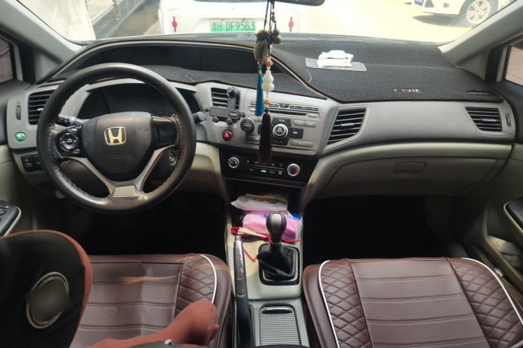Used Honda Civic 2012 1.8L manual Comfort version Center Console