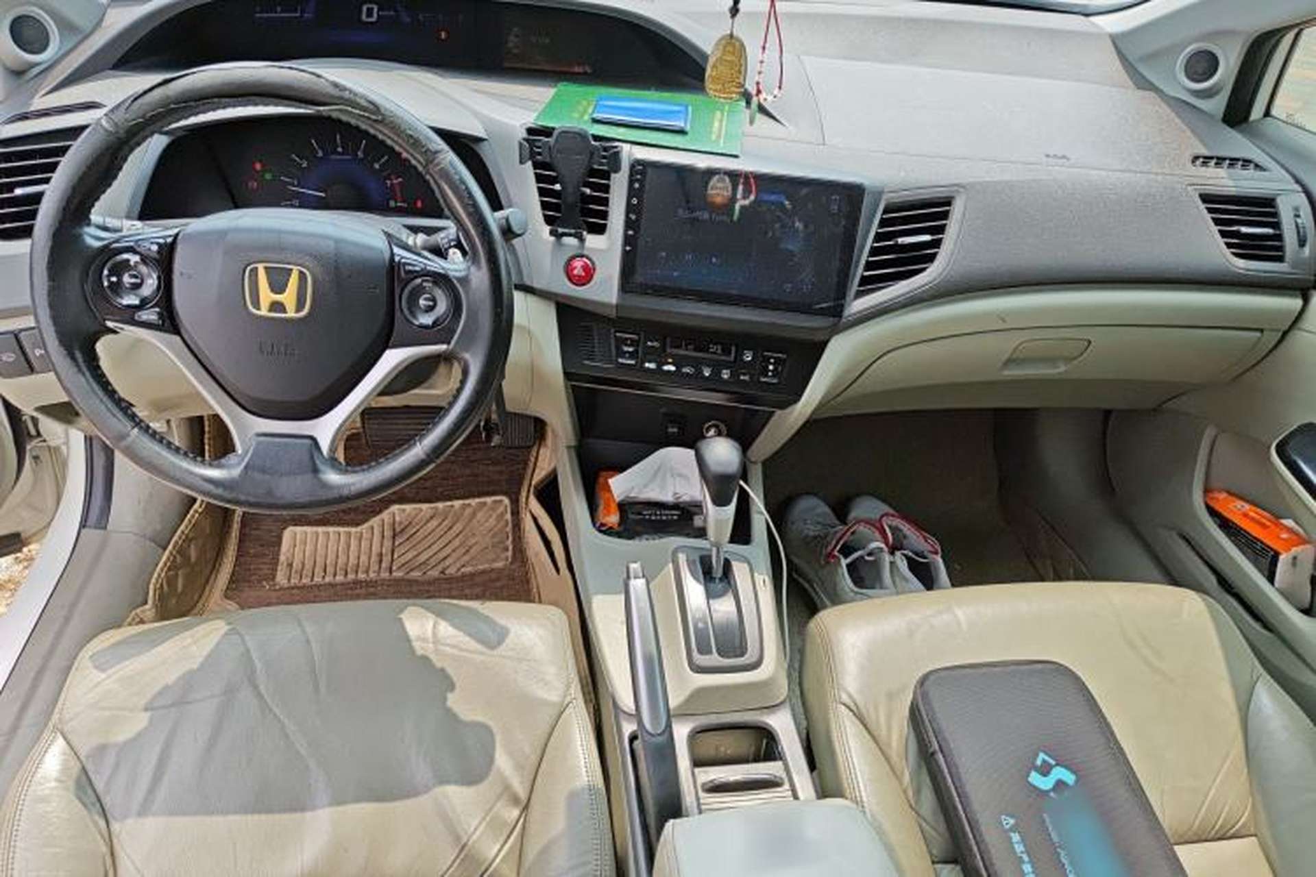 Used Honda Civic 2012 1.8L automatic luxury edition Center Console