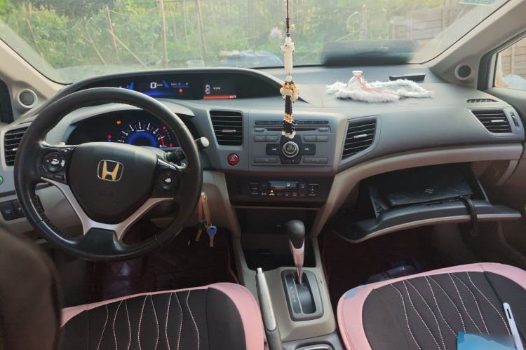 Used Honda Civic 2012 1.8L automatic luxury edition Center Console